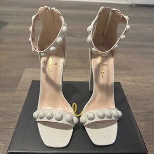 Lulu's women's heel sandals - 5.5 - Beige/Tan (never worn)